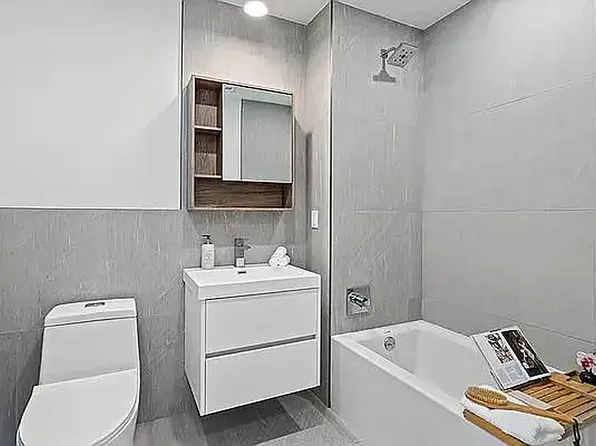 1173 Rogers Avenue image 7 of 8