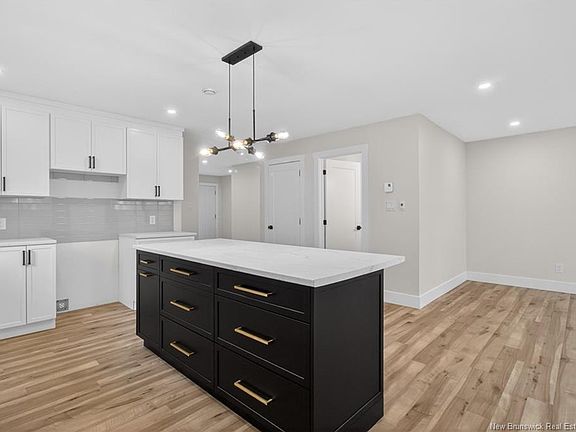 4th image of 104 Francfort Cres