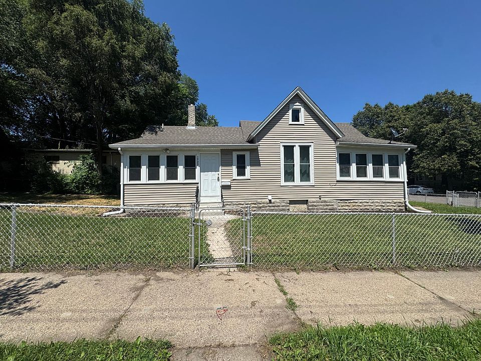 1st image of 989 Marion St