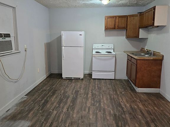 4th image of 2616 Gaston Ave