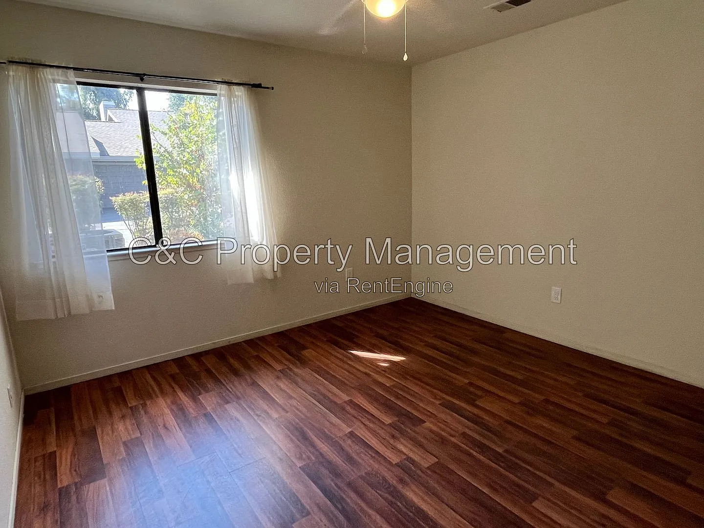 3 bed, 2.0 bath, 1440 sqft, $1,900 — Photo 3