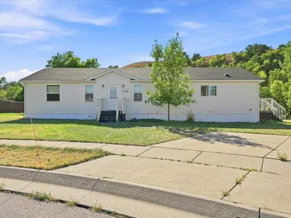 1219 Snowy Peak Ln, Spearfish, SD 57783