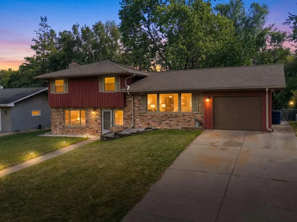 1531 15th St NW, New Brighton, MN 55112