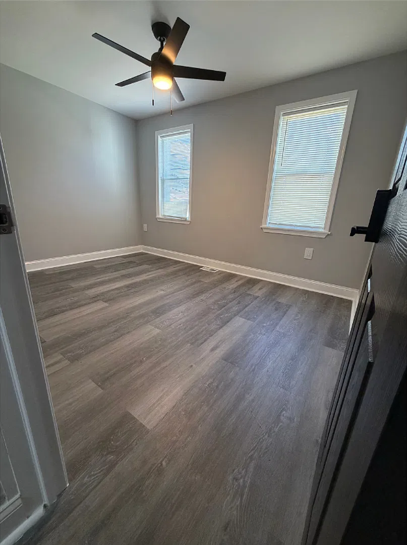 415 Cambria st $800 Available (Private Bath) — Photo 2