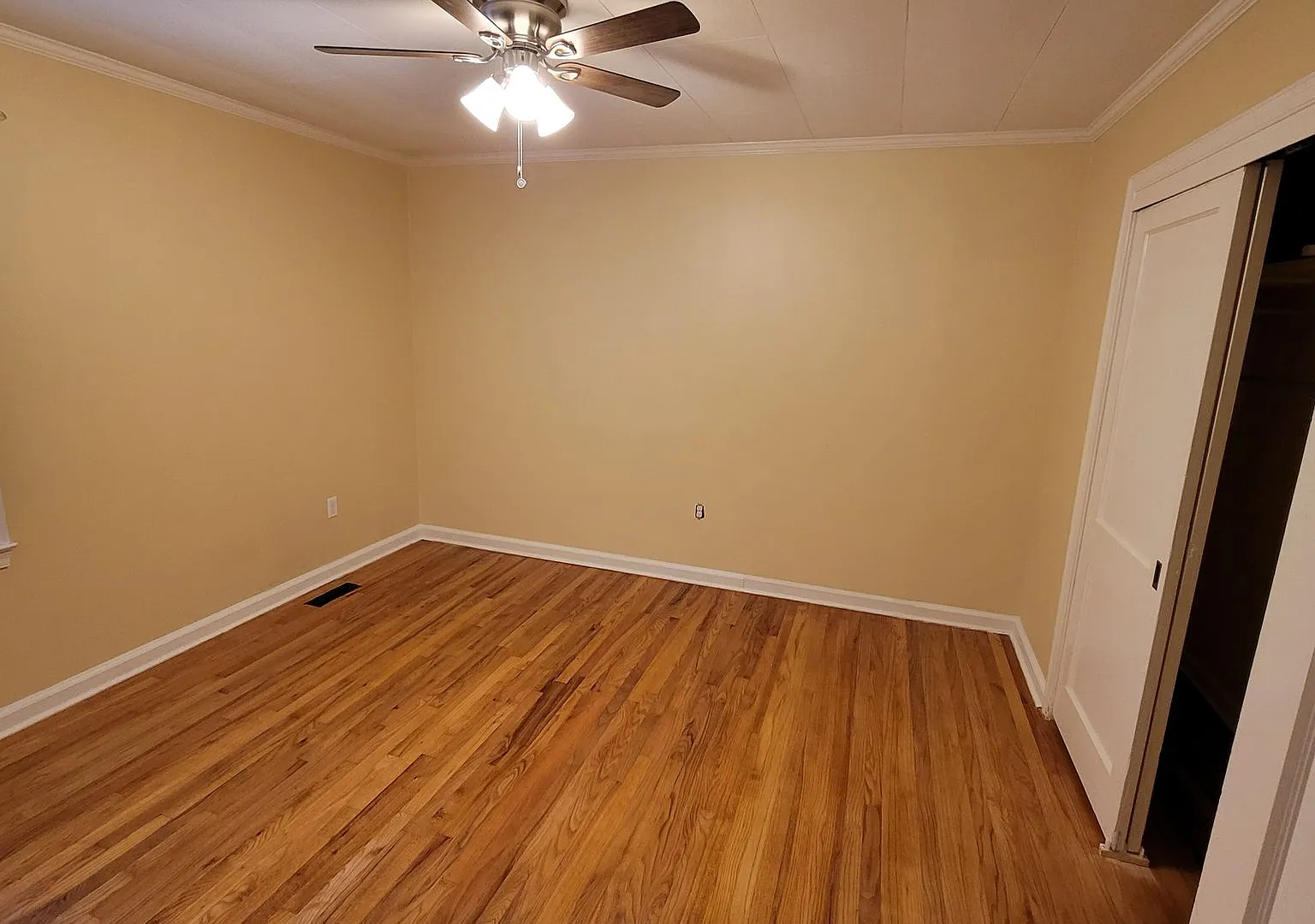 1934 Green Street Duplex — Photo 3