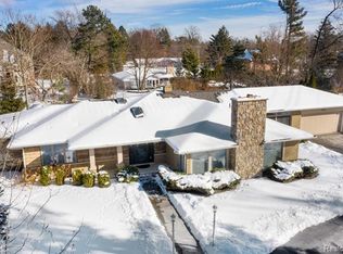 3941 Shallow Brook Dr, Bloomfield Hills, MI 48302