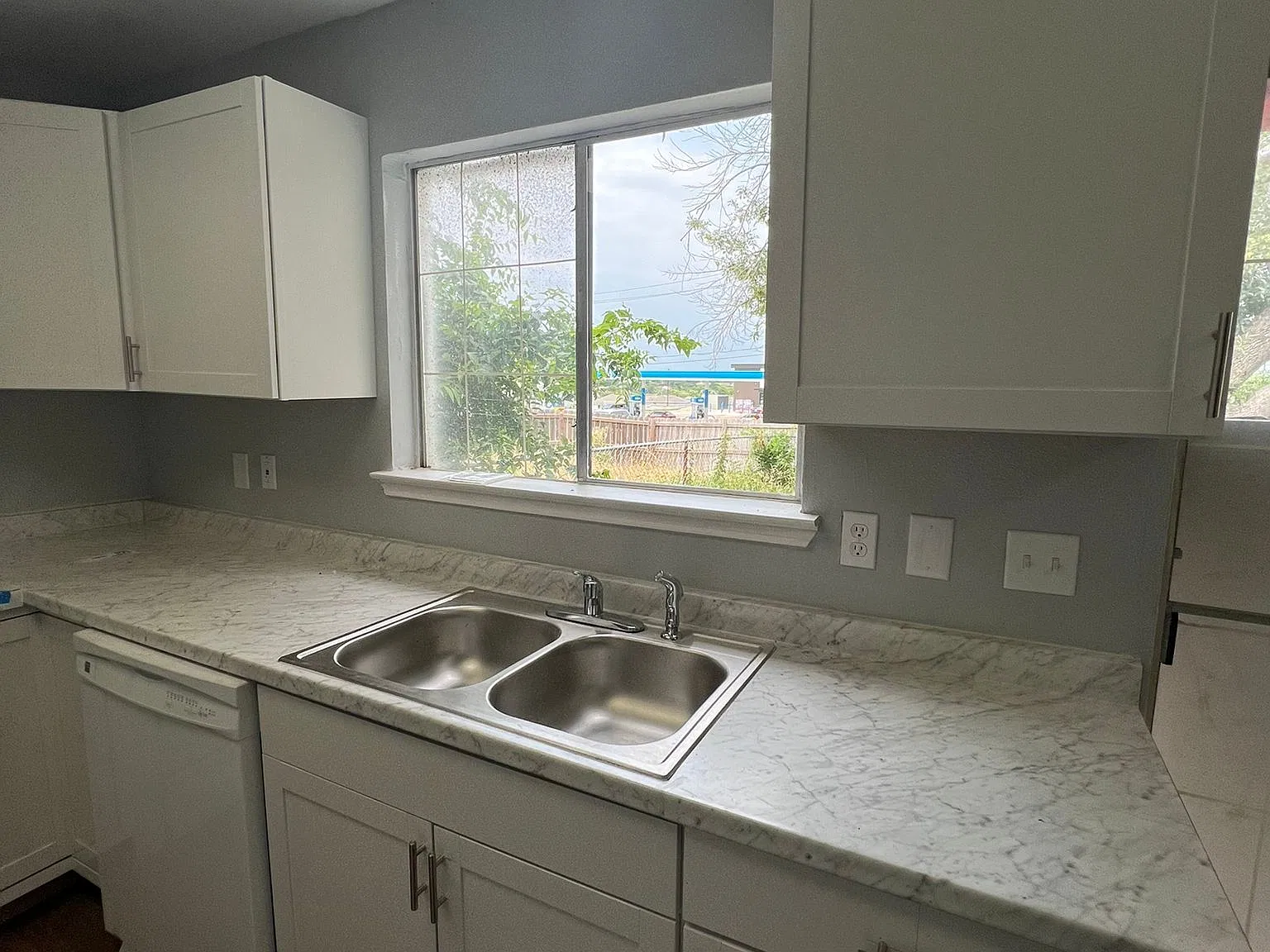 3 bed, 2.0 bath, 1250 sqft, $1,450 — Photo 3