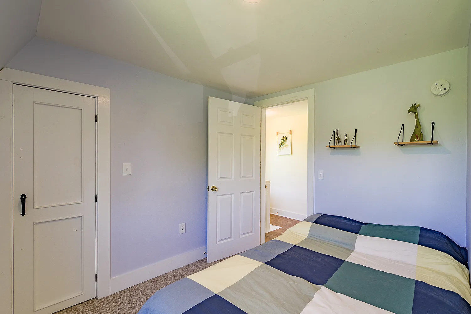 4 bed, 1.5 bath, 1639 sqft, $2,000 — Photo 3