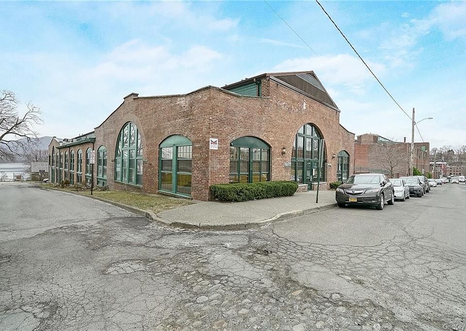 1st image of 70 Johnes St #101