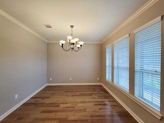 4th image of 100 Castlegate Ln