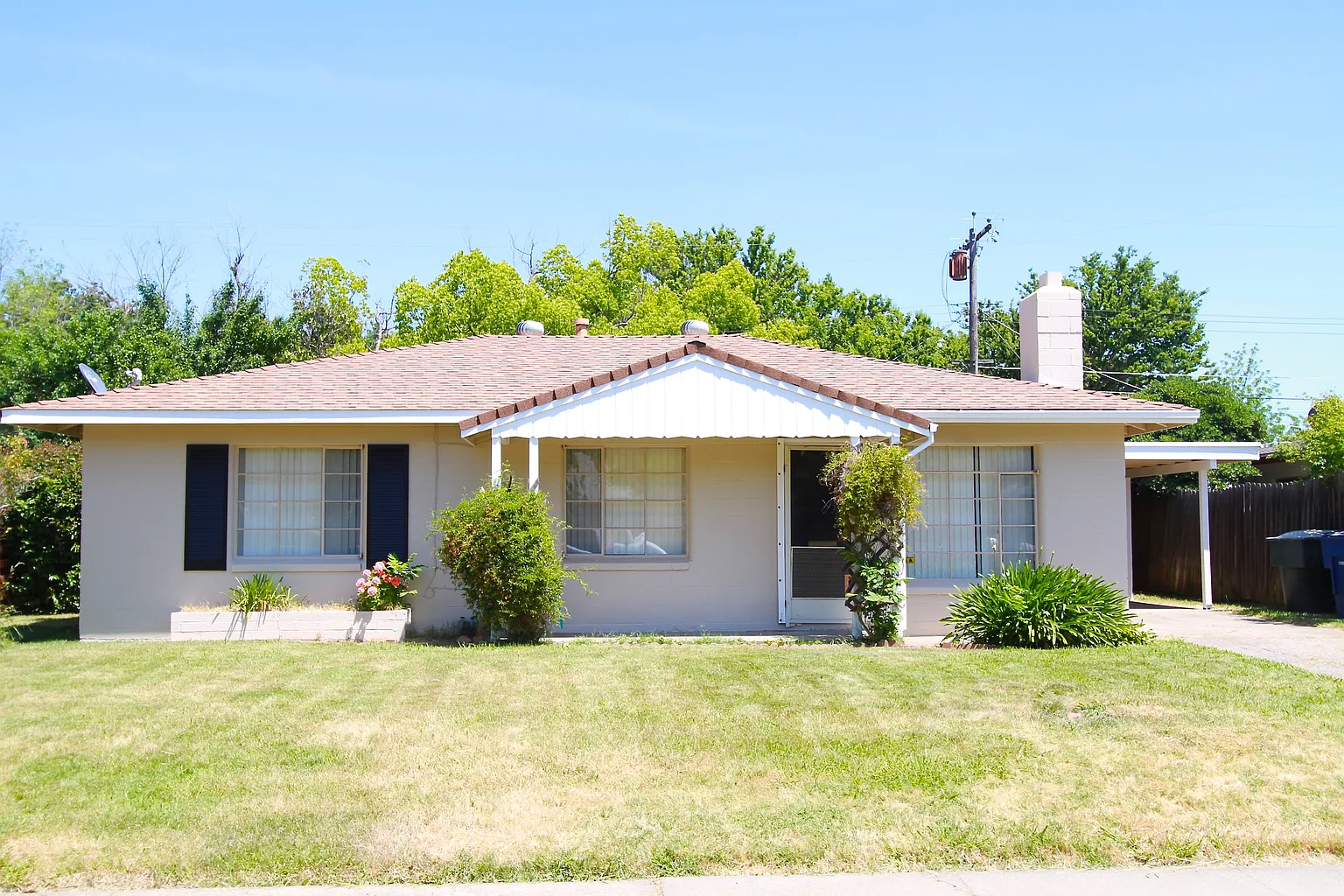 5301 Cabrillo Way photo 1