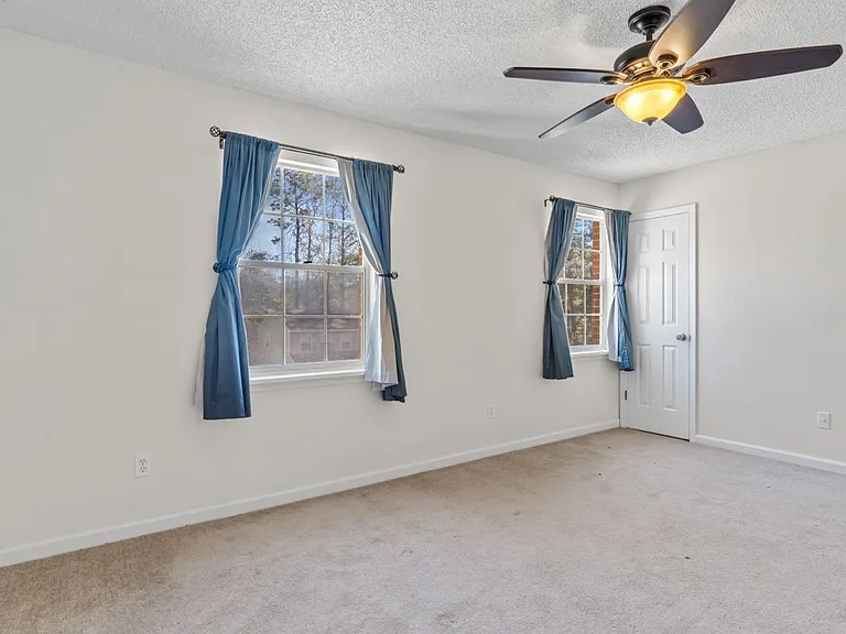 2372 Gregory Dr — Photo 19