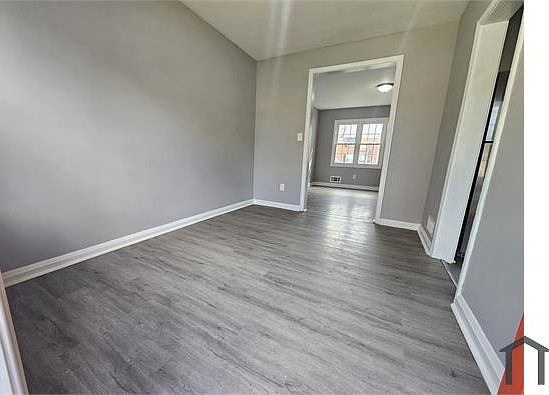 3rd image of 1094 Cameron Rd