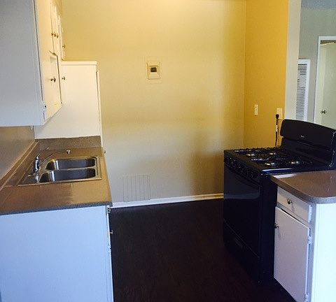 3rd image of 7112 Fenway Dr APT 22