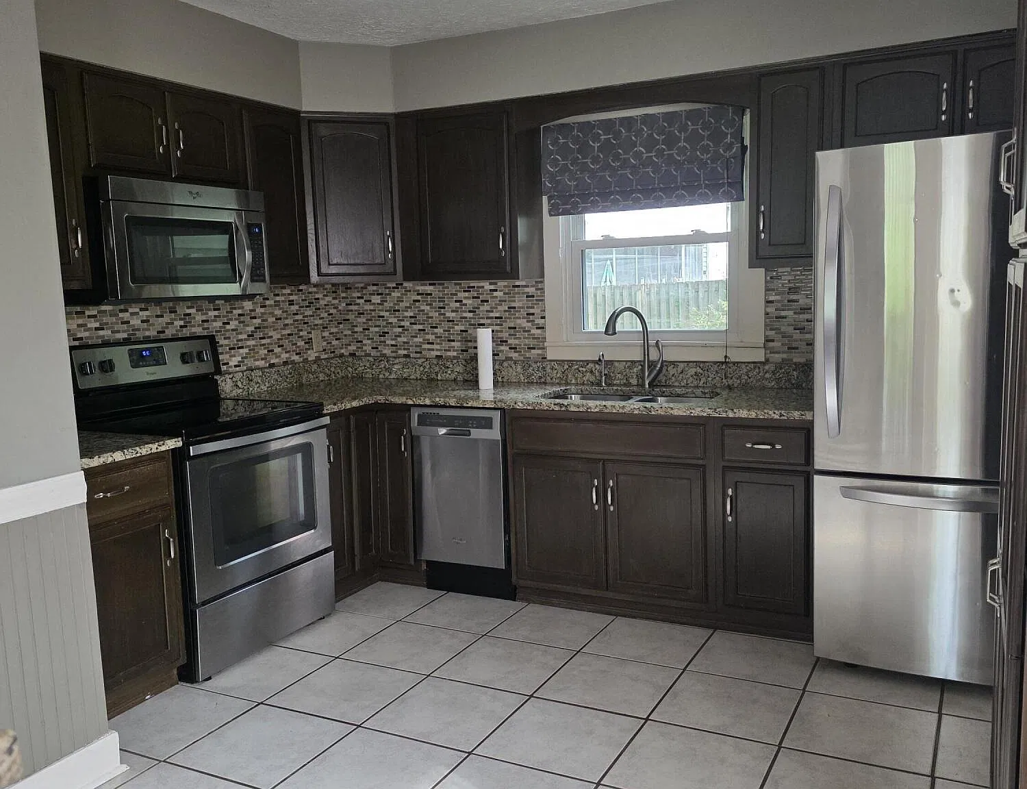 2 bed, 1.0 bath, 1972 sqft, $1,800 — Photo 4