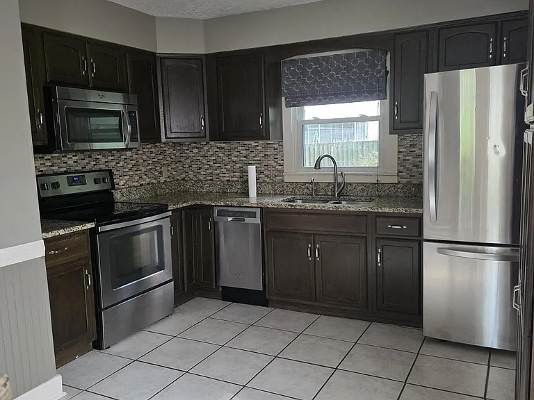11907 Locust Rd — Photo 4