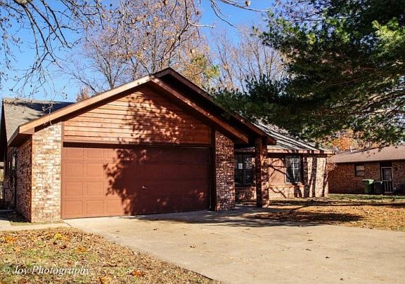 3rd image of 709 Woodland Dr