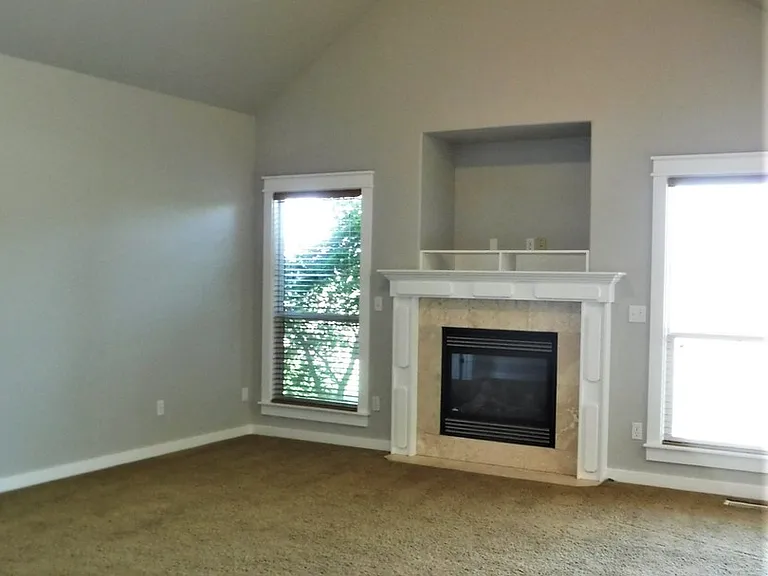 4432 N Kilee Ave — Photo 6