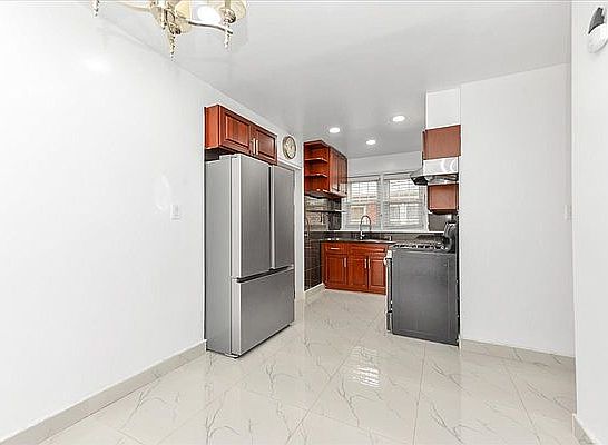 4th image of 7745 166th St Floor 2