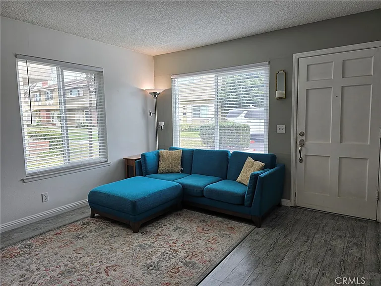 12816 Sussex Cir — Photo 4