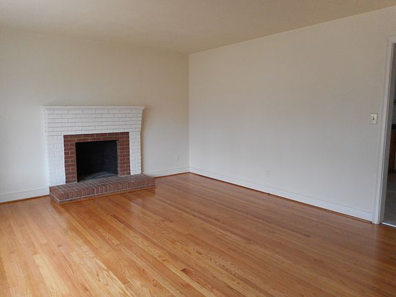 3rd image of 4424 Fontaine Dr