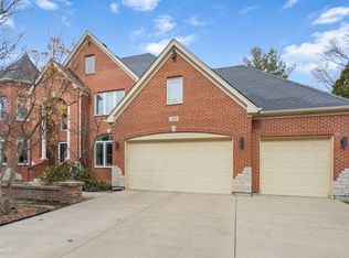 529 E Hillside Rd, Naperville, IL 60540