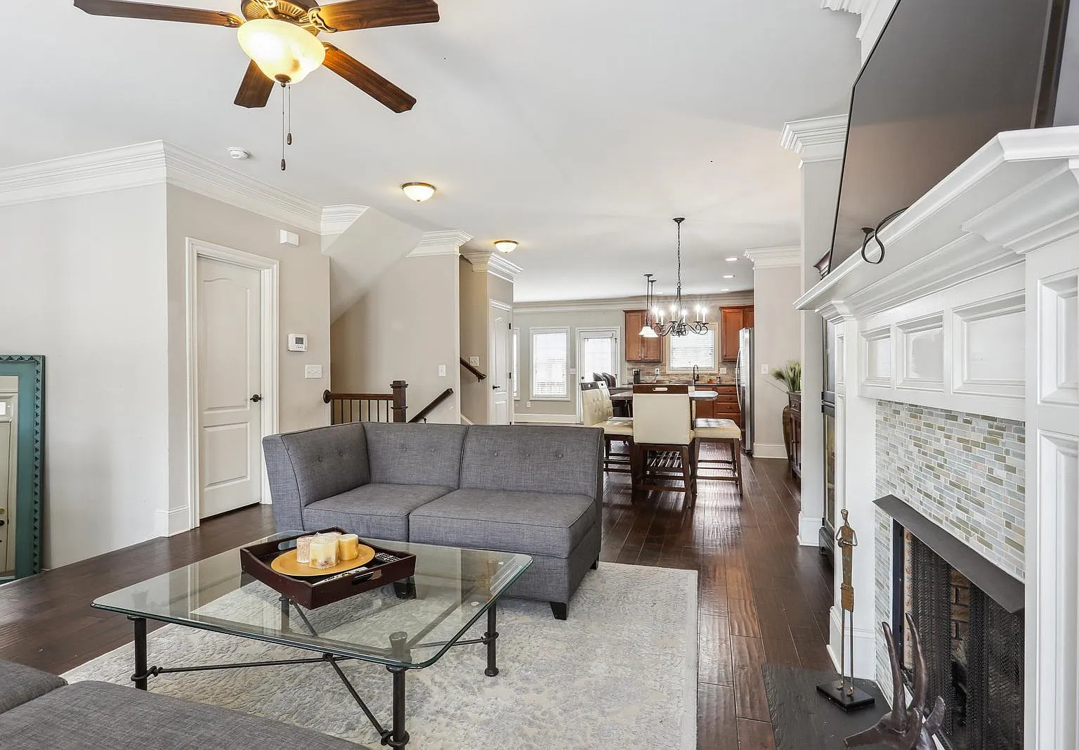 4 bed, 2500 sqft, $2,900 — Photo 4