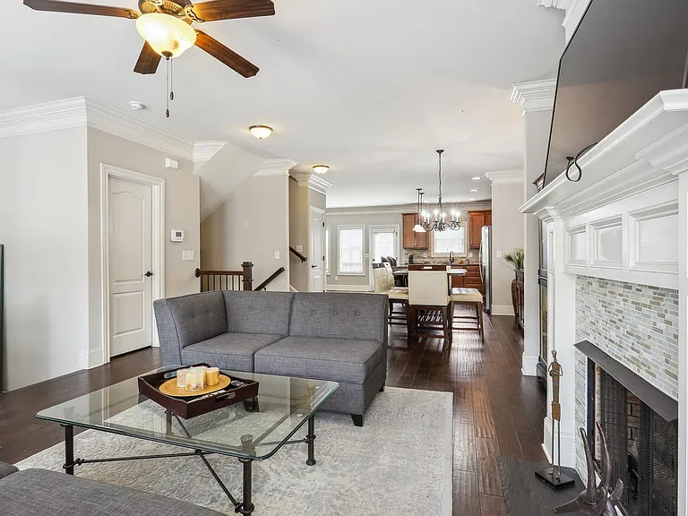 1029 Powers Ferry Rd SE — Photo 4