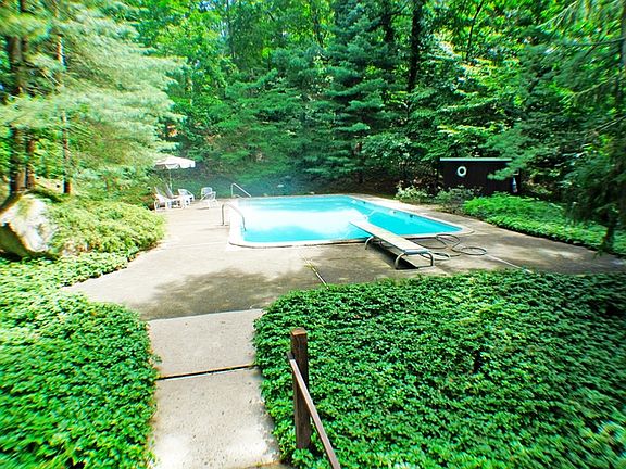 2nd image of 40 Park Ave