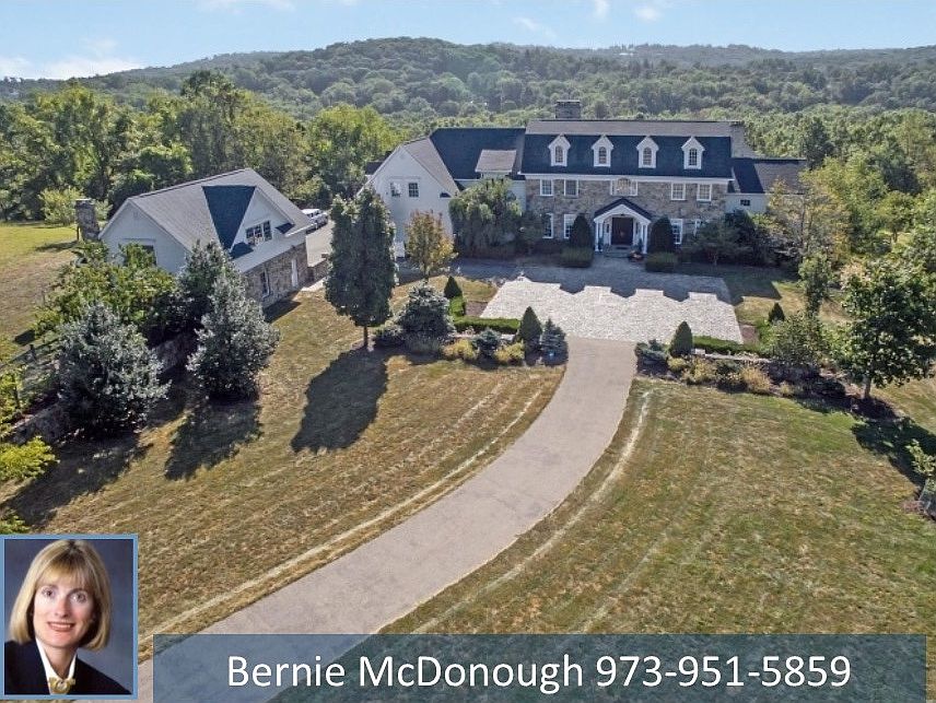 2nd image of 6 Whispering Meadows Dr