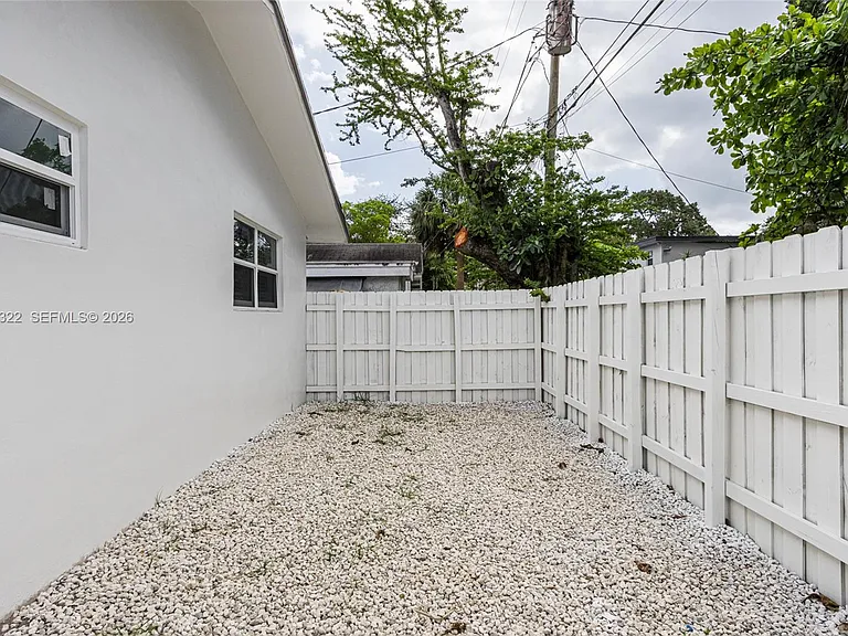 55 SW 13th St #A — Photo 17