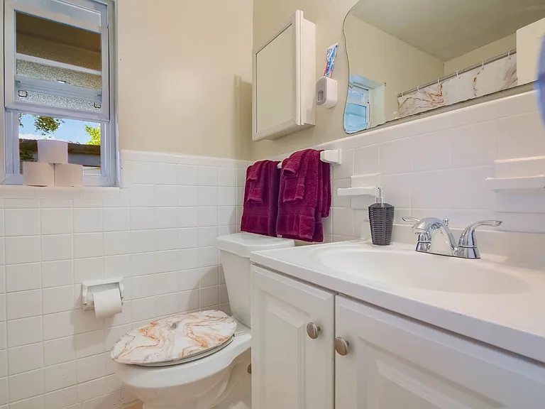 1226 Dewey Ave — Photo 13