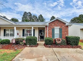 5422 Harris Cove Dr, Charlotte, NC 28269