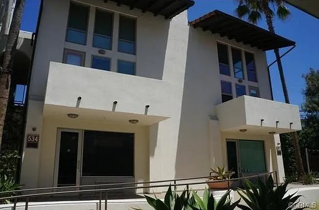 534 S Brea Blvd — Photo 2