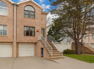 111 Elmbank St, Staten Island, NY 10312