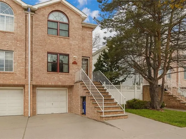 111 Elmbank St, Staten Island, NY 10312