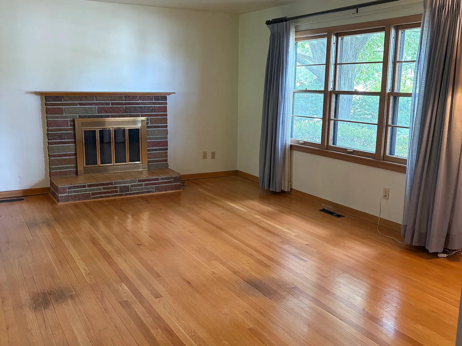 3 bed, 1.5 bath, 1591 sqft, $2,200 — Photo 2