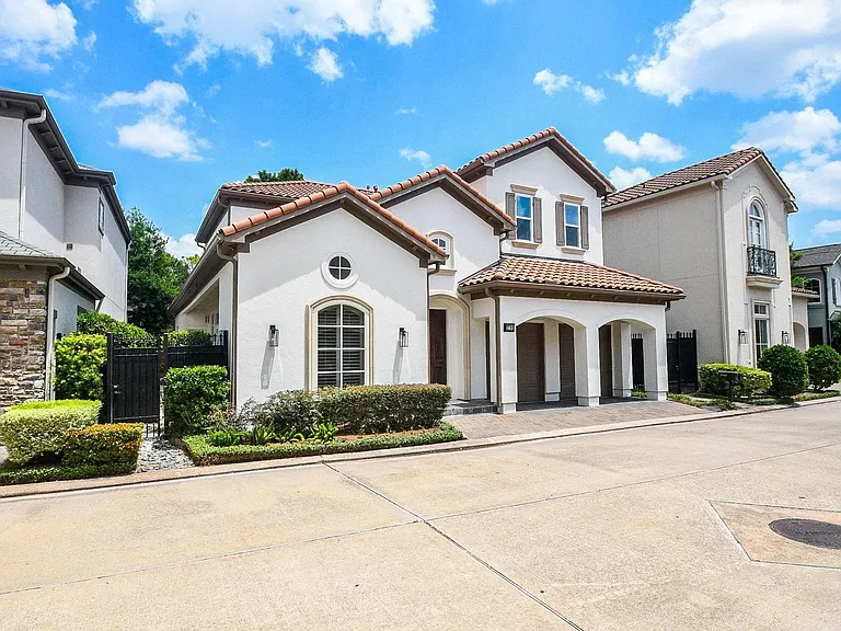 2702 Tudor Mnr — Photo 47