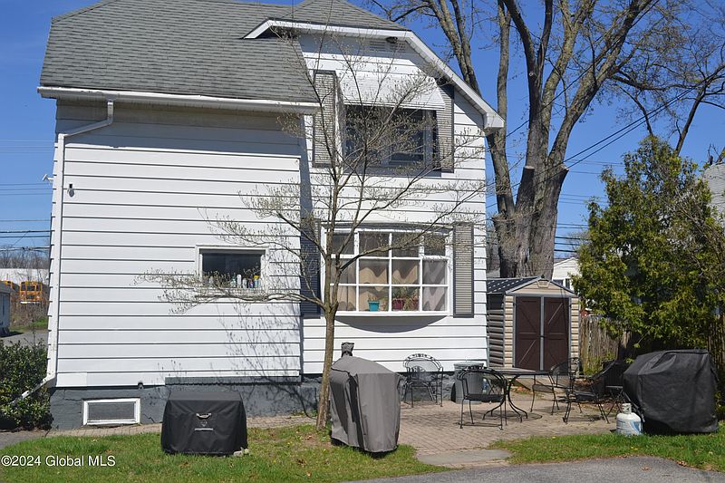4th image of 23 Locust Park