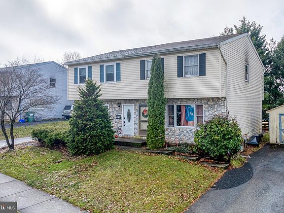 3rd image of 206 Hickory Dr