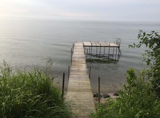 6376 S Paynes Point Rd, Neenah, WI 54956