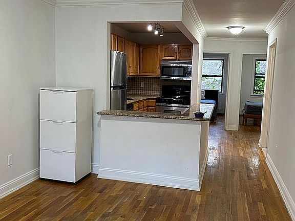 2nd image of 555 Lafayette Ave #2A