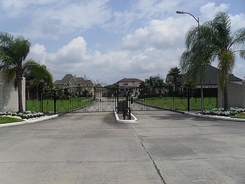 1st image of 6615 Emerald Dr