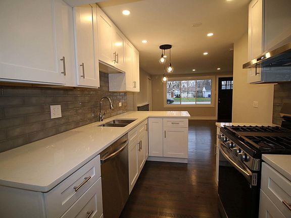 5th image of 203 N Woodlawn St