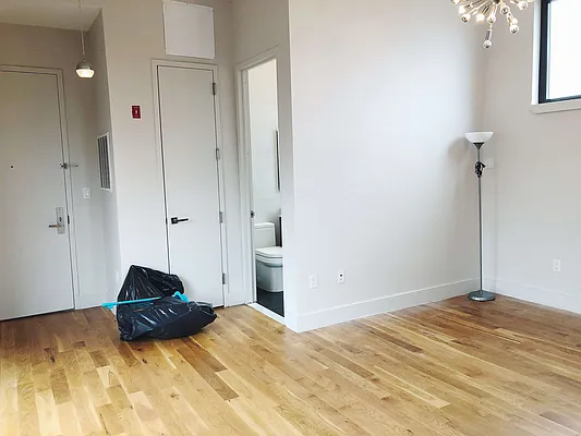 Rented by Manhattan Management LLC | media 29