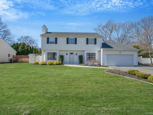 22 Northumberland Drive, Shoreham, NY 11786