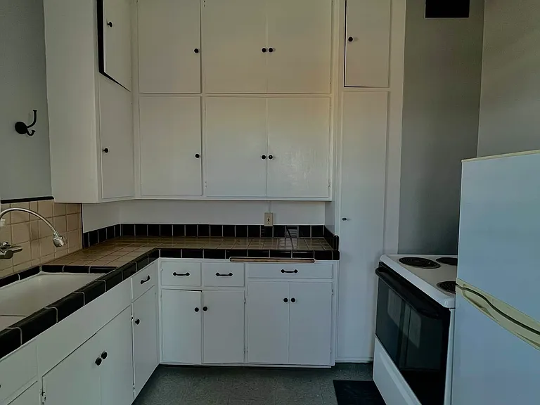 Eden Square Apartments — Photo 21