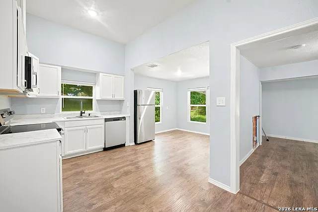 3 bed, 2.0 bath, 1368 sqft, $1,550 — Photo 4