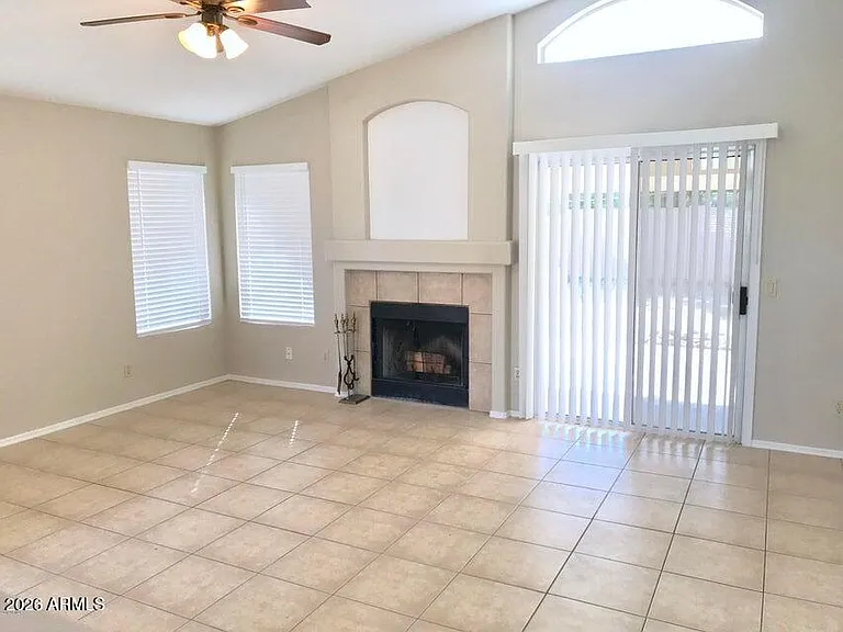 7427 W Crest Ln — Photo 4