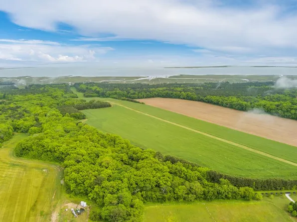 14121 Seaside Rd, Machipongo, VA 23405